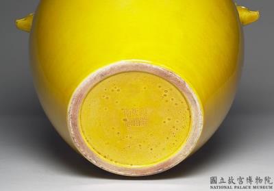 图片[3]-Jar with animal-shaped handles in yellow glaze, Qing dynasty, Qianlong reign (1736-1795)-China Archive